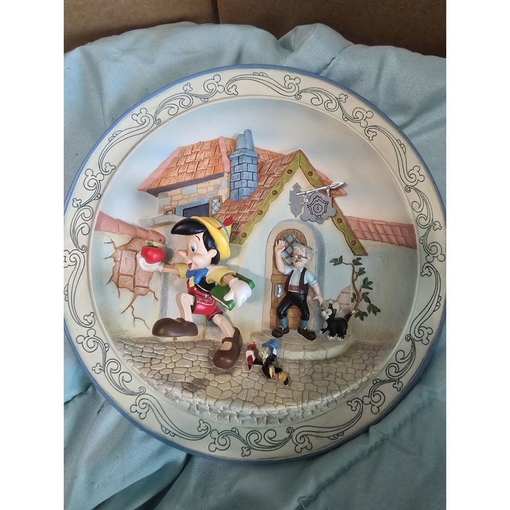 Disney Pinocchio 3D Hanging Plate Animated Classics 8.5"